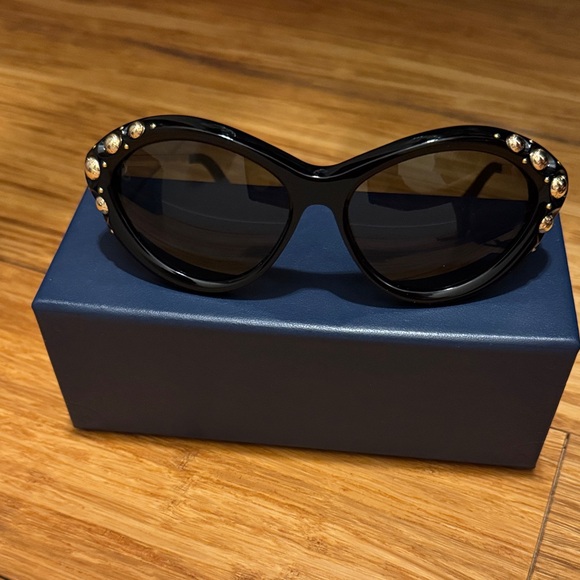 LV Black Sunglasses with Gold Accents - Picture 1 of 4